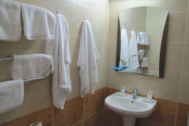 Room 8 of 18