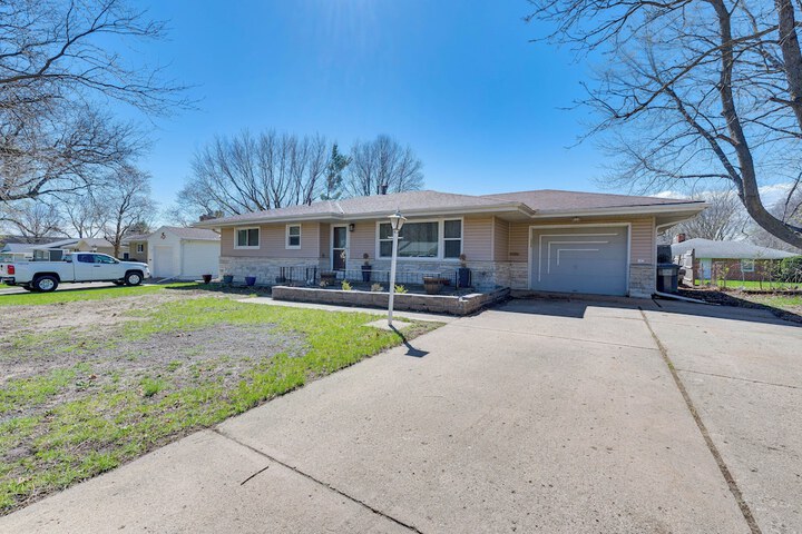Newly Remodeled Home in Storm Lake w / Private Yard