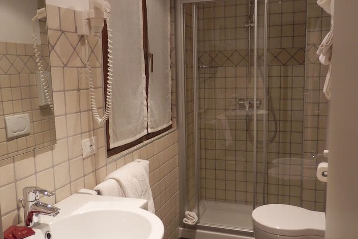 Room 15 of 50