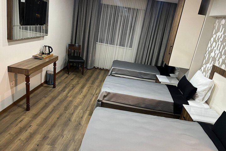 Room 12 of 20