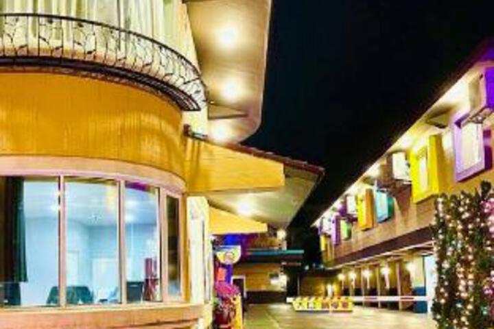 Hotel 7 of 17