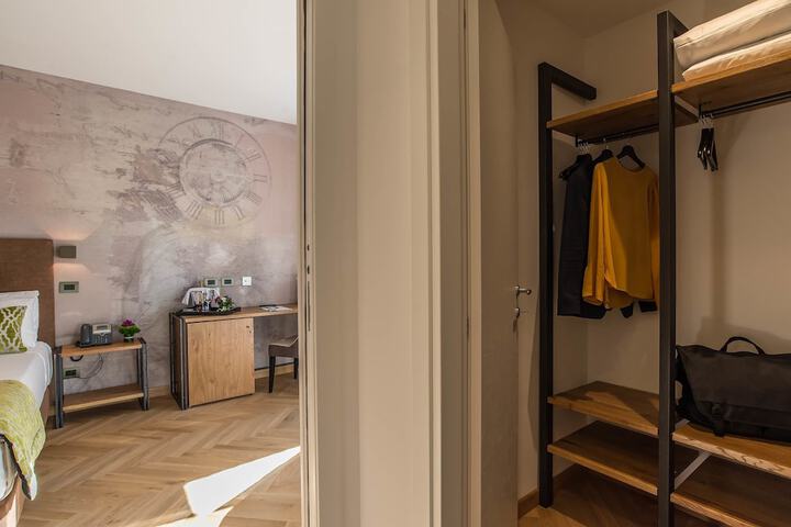 Room 8 of 44