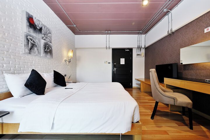 Room 16 of 51