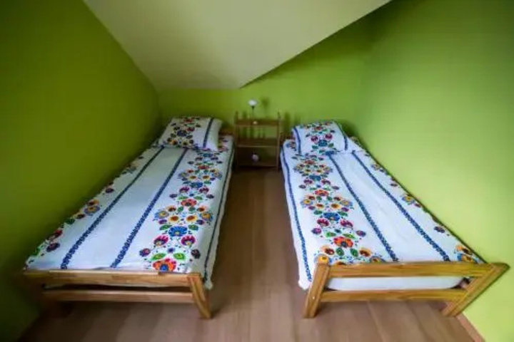 Room 6 of 10