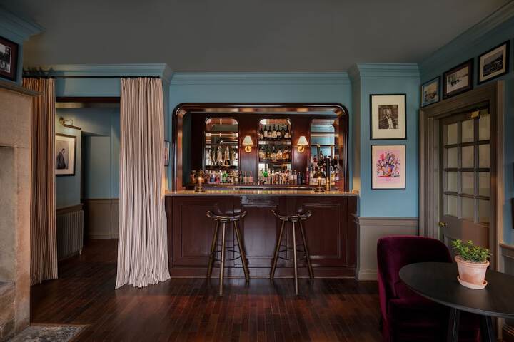 Lounge 65 of 71