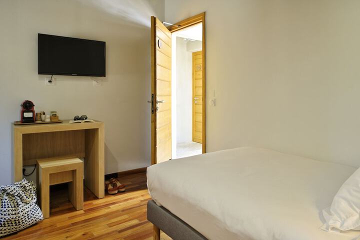 Room 4 of 91