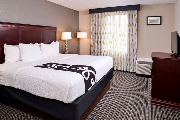 1 King Bed (11 of 24)