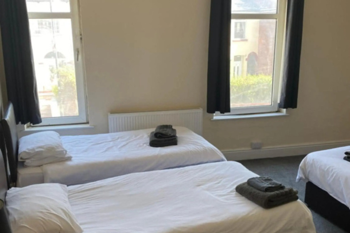 Room 5 of 11