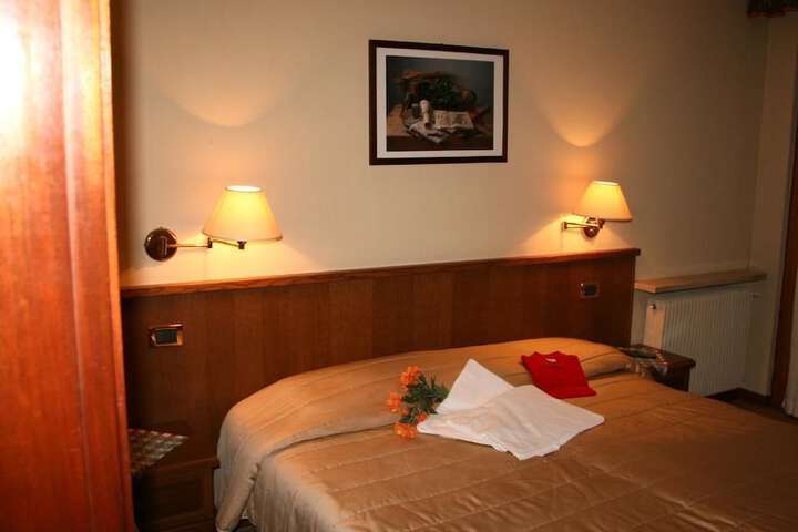 Room 2 of 40