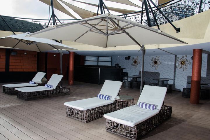 Sundeck 121 of 131