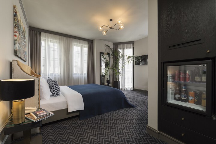 Room 10 of 62