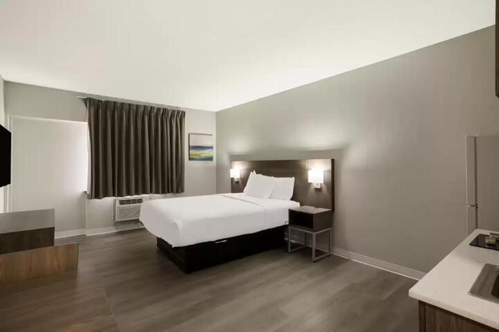 1 King Bed (14 of 20)