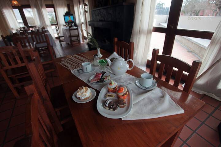 Dining 1 of 10
