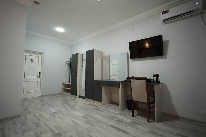 Room 13 of 29