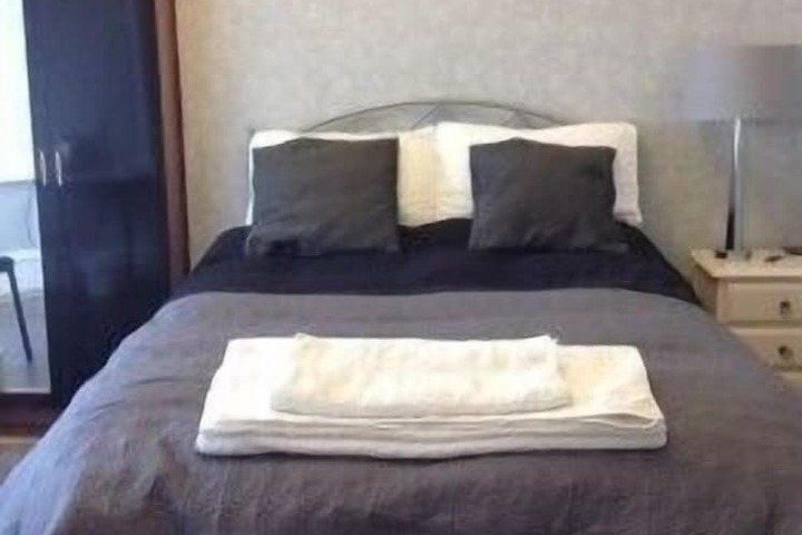 Room 2 of 9