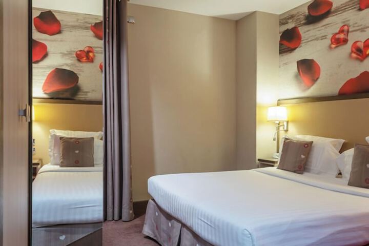 Room 26 of 46