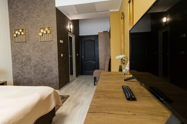 Room 17 of 136