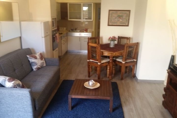 Room 6 of 32