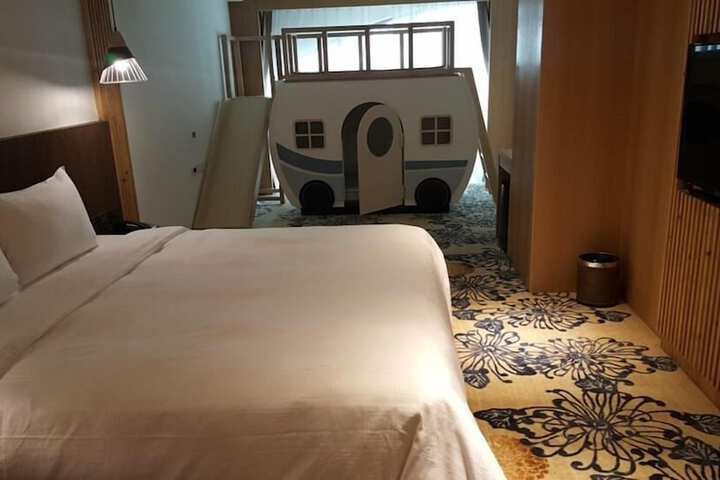 Room 19 of 42