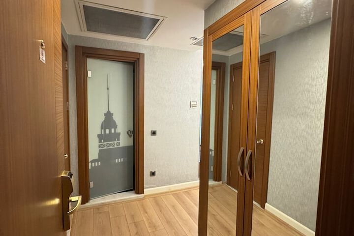 Room 25 of 46