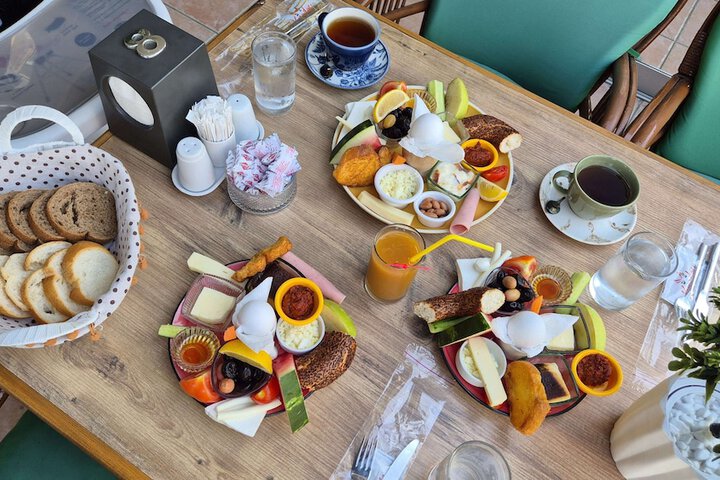 Breakfast/Coffee Service 72 of 102