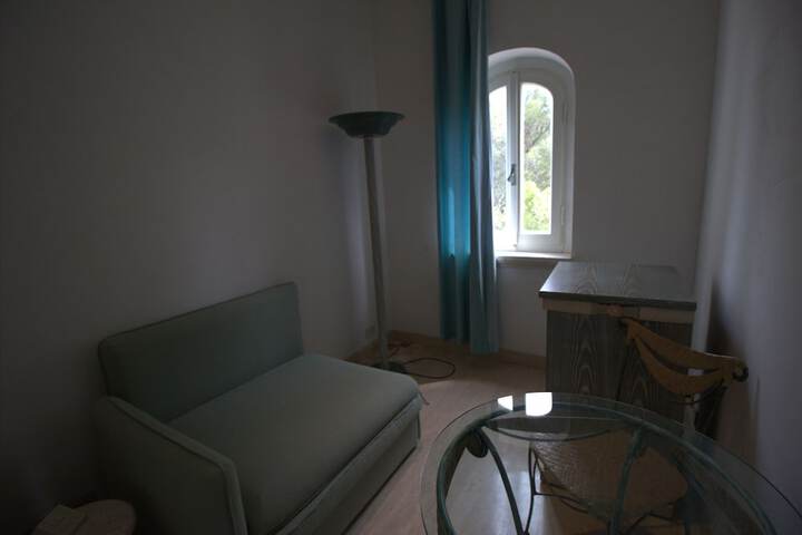 Room 13 of 32