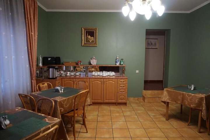 Dining 48 of 60