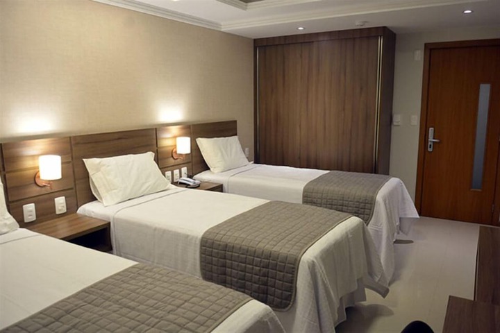 Room 12 of 38