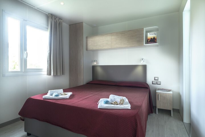 Room 21 of 243