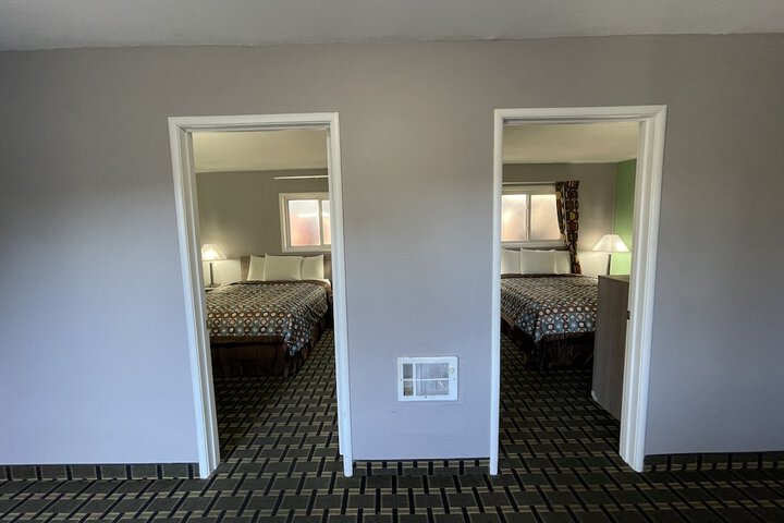 1 Queen Bed (43 of 56)