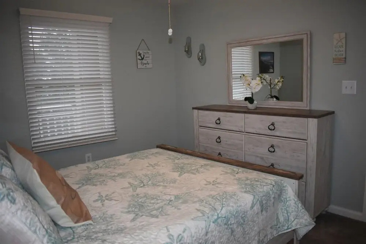 Room 5 of 16