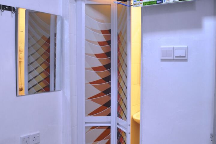 Room 2 of 27