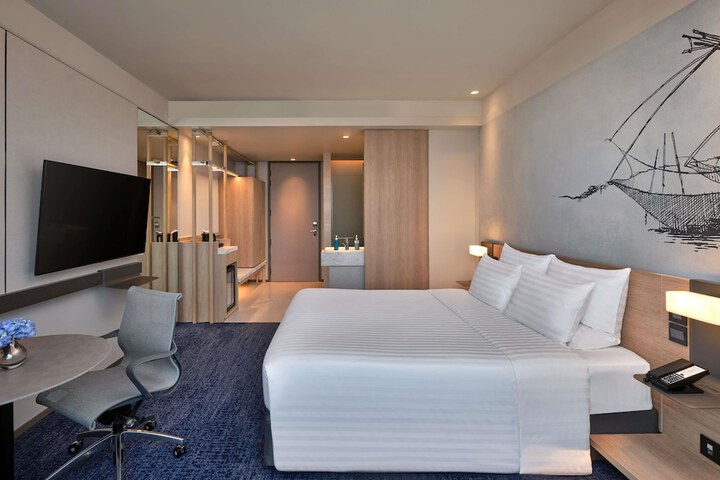 Room 6 of 112