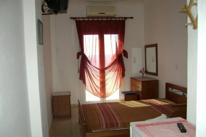 Room 7 of 32