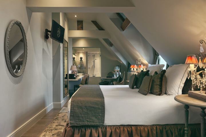 Room 4 of 27
