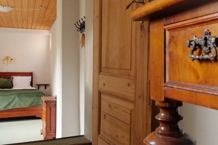 Room 42 of 214