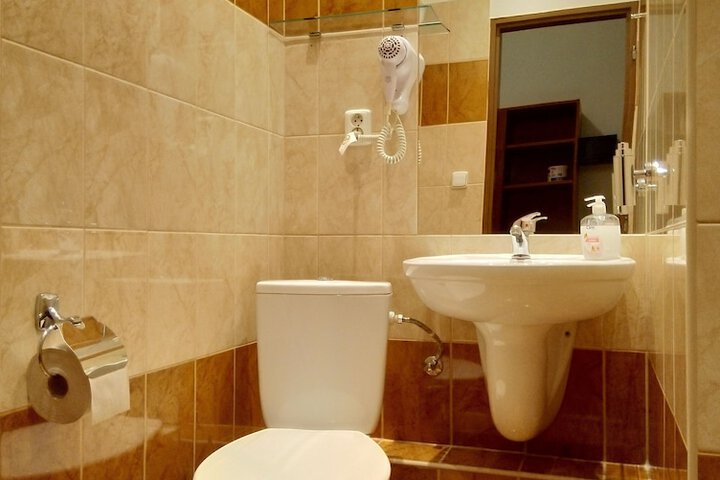 Room 16 of 25
