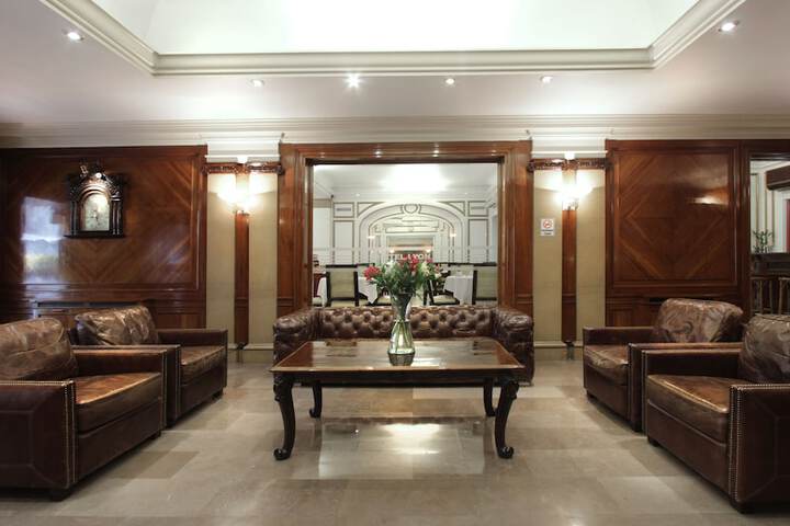 Entrance & Lobby