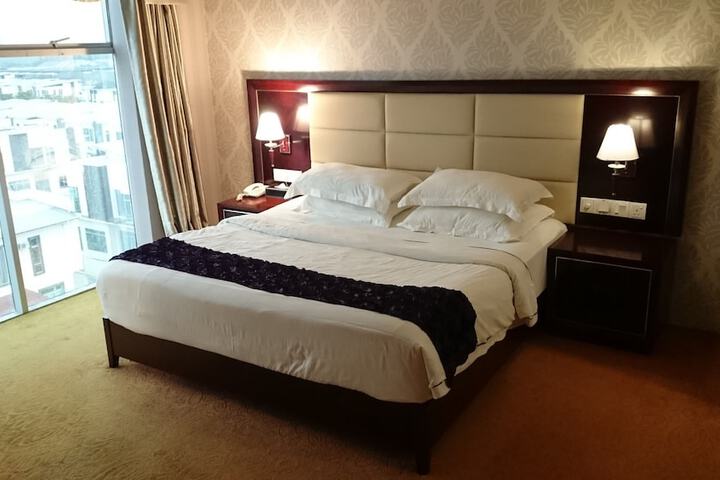 Room 10 of 37