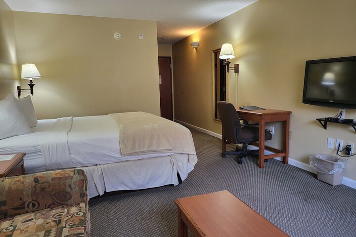 Basic Single Room 2 Double Beds (6 of 7)