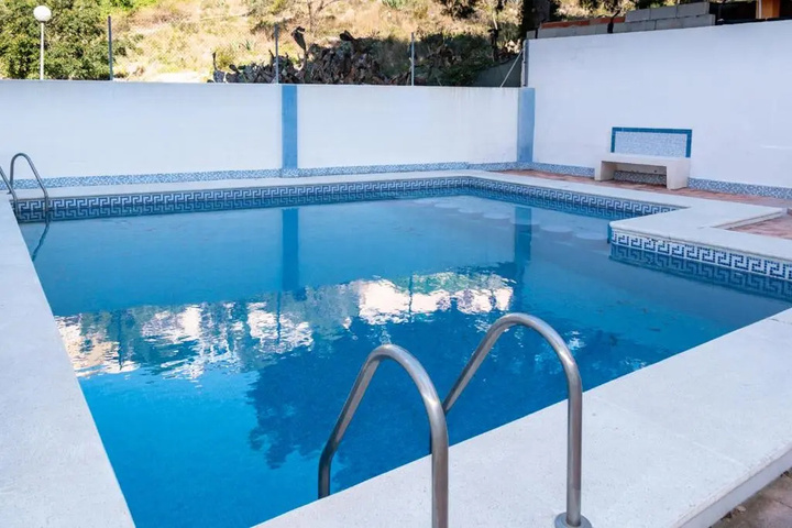 Pool 13 of 19