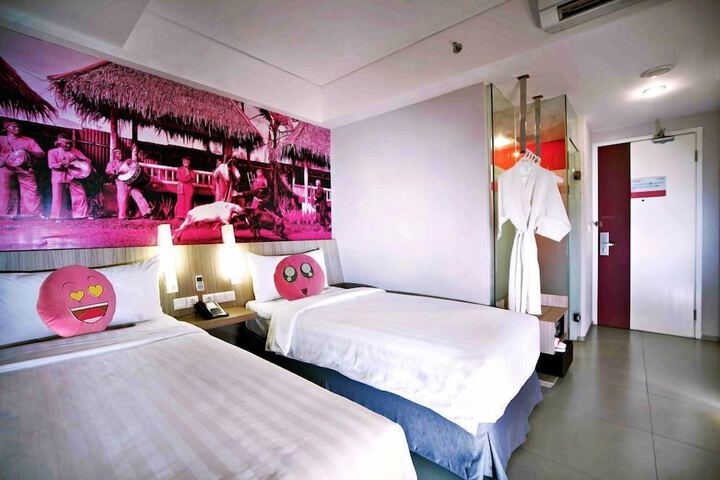 Room 9 of 30