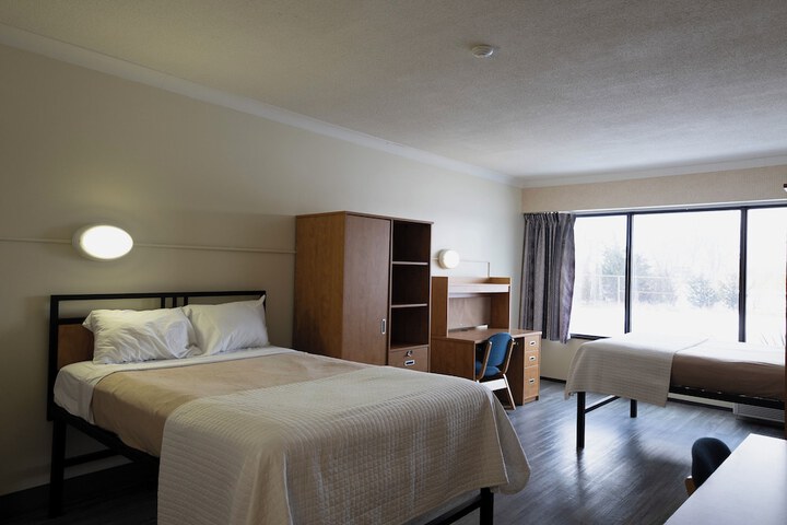 Room 4 of 9