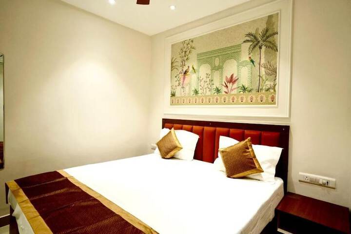 Room 6 of 25