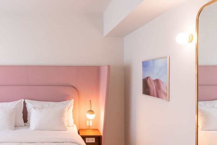 Room 2 of 53