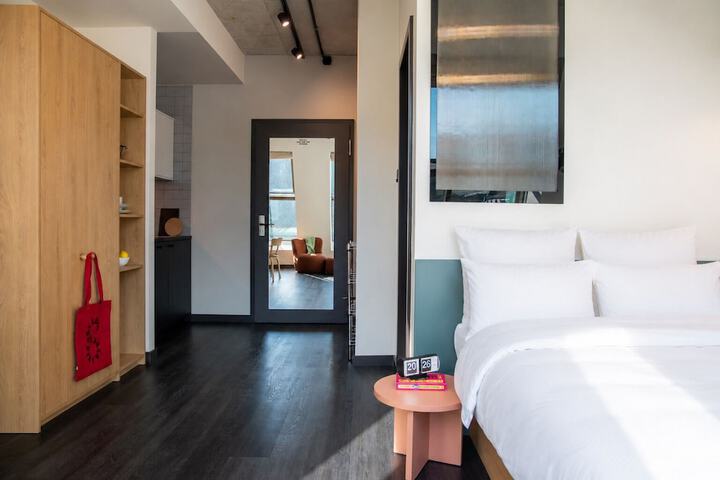 Room 21 of 31