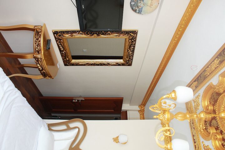 Room 3 of 16