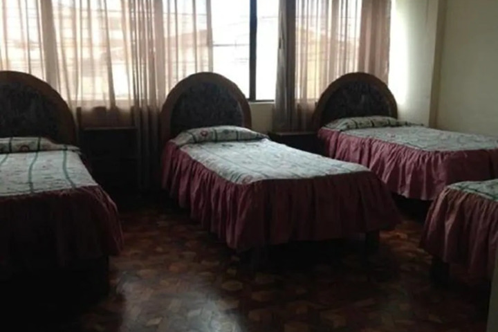 Room 4 of 7