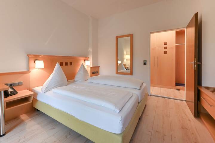 Room 11 of 39