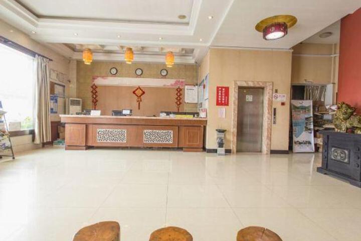 Fengjing Holiday Hotel